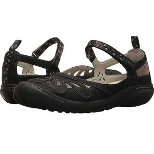 JBU Wildflower Encore Mary Janes 9M New in Box